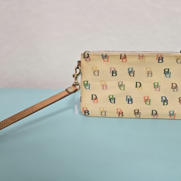 Vintage Dooney & Bourke Wristlet with Rainbow Zipper - Picture 4 of 8